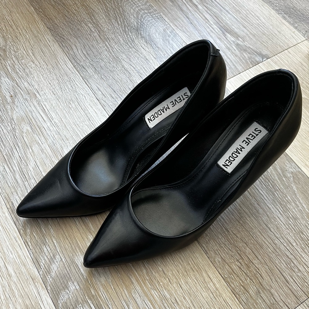 Black Steve Madden hills